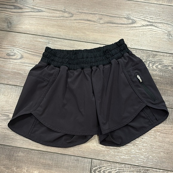 Lululemon Tracker Low Rise Lined Shorts Black Size 4 - Picture 3 of 6